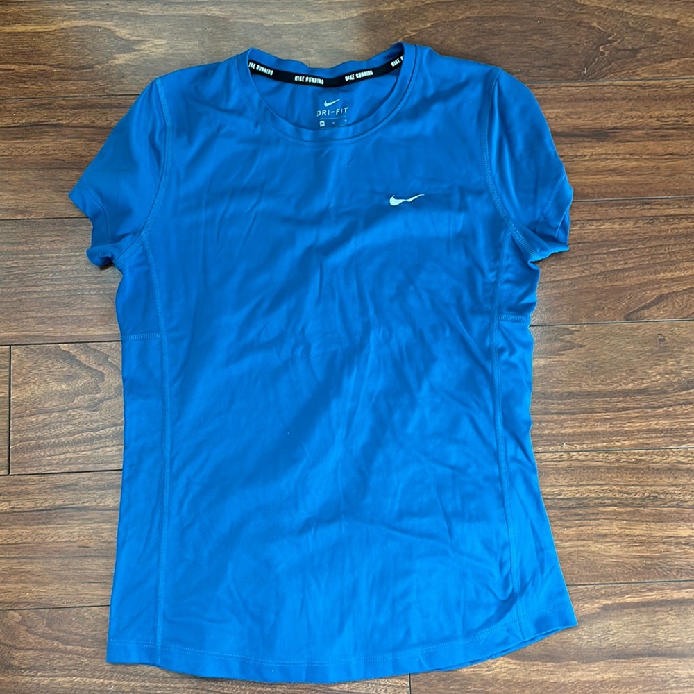 Medium blue shirtsleeve dri-fit Nike running top